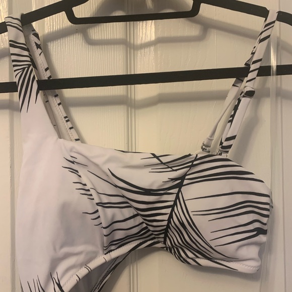 Athleta one shoulder one piece bathing suit - Picture 4 of 8